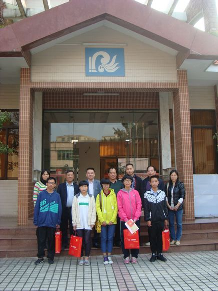 联谊会颁发助学金
